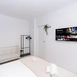 Arena Mall Galleria View And Securities Parking1 Apartament *